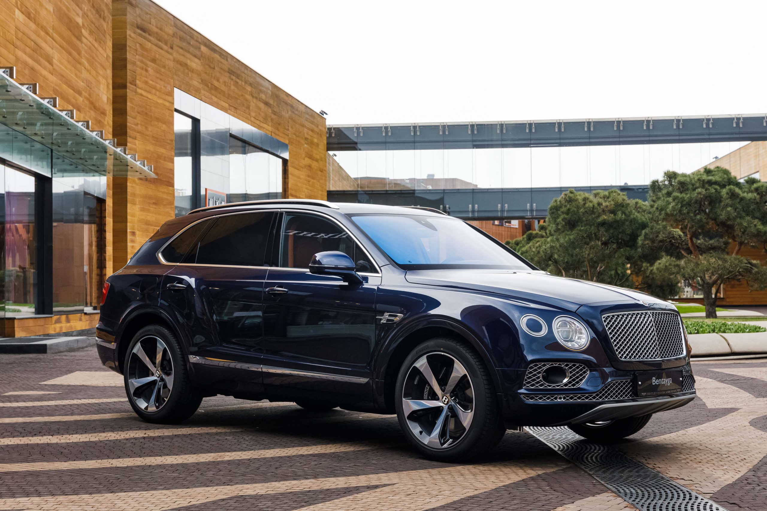 ВАШЕ ПРЕИМУЩЕСТВО НА BENTLEY BENTAYGA - изображение 02042020_Bentley_097-scaled на luxuryselection.ru!