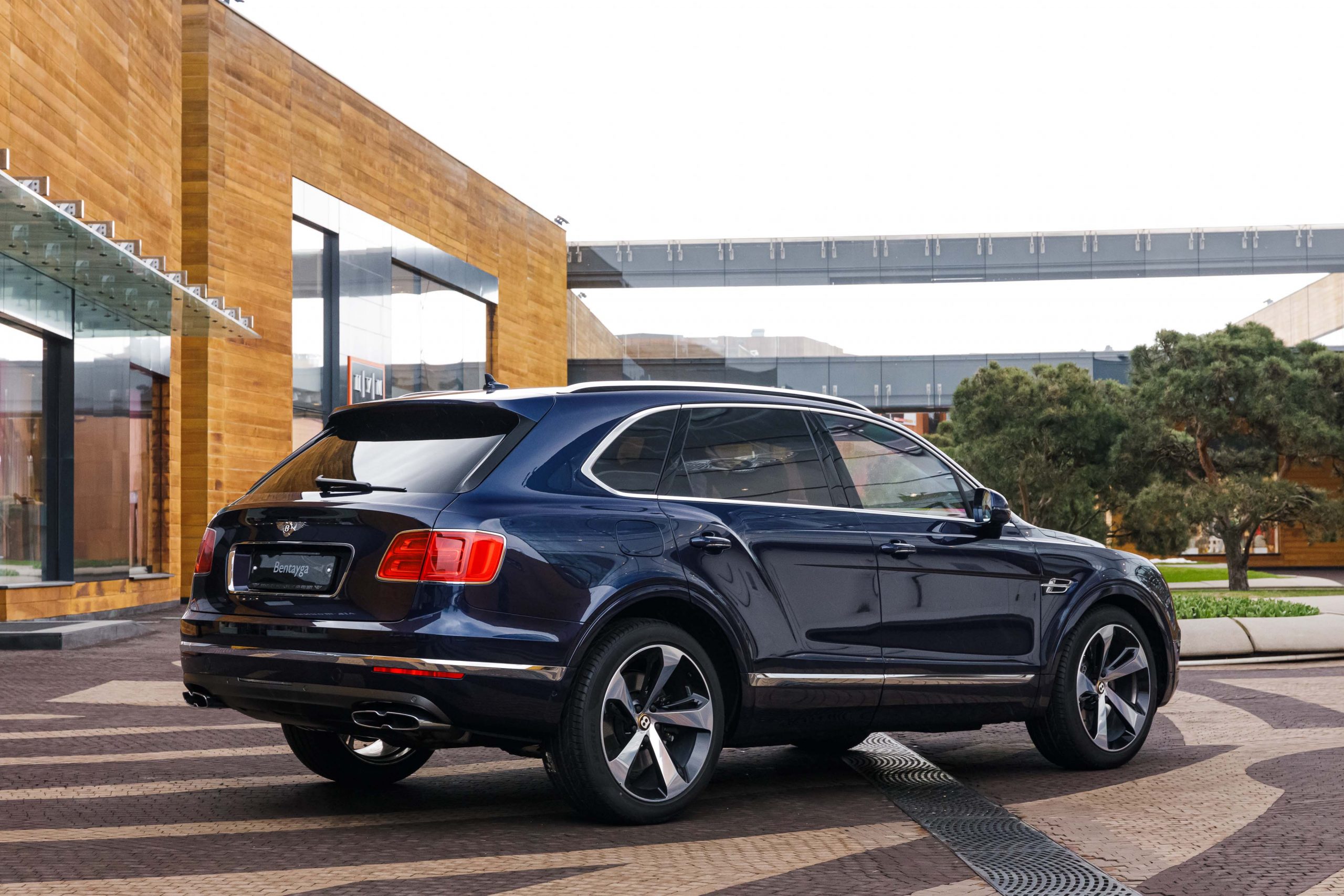 ВАШЕ ПРЕИМУЩЕСТВО НА BENTLEY BENTAYGA - изображение 02042020_Bentley_099-scaled на luxuryselection.ru!