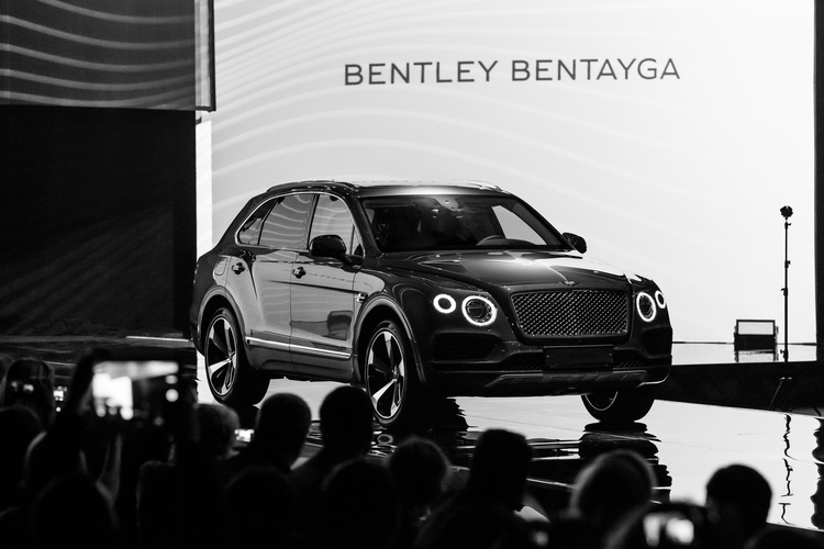 ЭКСТРАОРДИНАРНАЯ ПРЕЗЕНТАЦИЯ BENTLEY BENTAYGA В КОНЦЕРТНОМ ЗАЛЕ «БАРВИХА LUXURY VILLAGE» - изображение 032 на luxuryselection.ru!