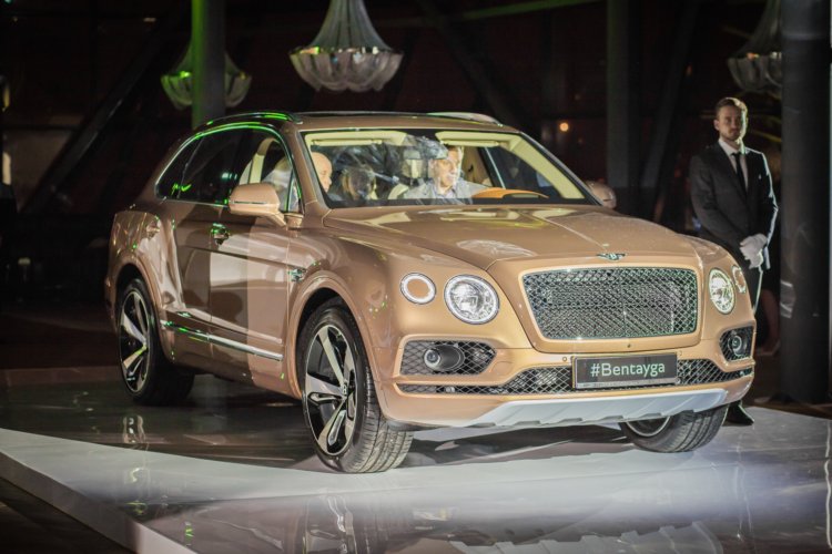 ЭКСТРАОРДИНАРНАЯ ПРЕМЬЕРА BENTLEY BENTAYGA В САНКТ-ПЕТЕРБУРГЕ - изображение 033 на luxuryselection.ru!