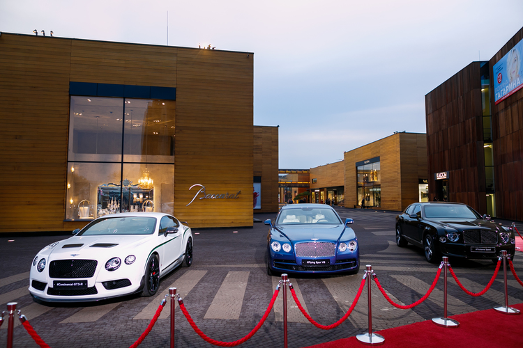 ЭКСТРАОРДИНАРНАЯ ПРЕЗЕНТАЦИЯ BENTLEY BENTAYGA В КОНЦЕРТНОМ ЗАЛЕ «БАРВИХА LUXURY VILLAGE» - изображение 05-1 на luxuryselection.ru!