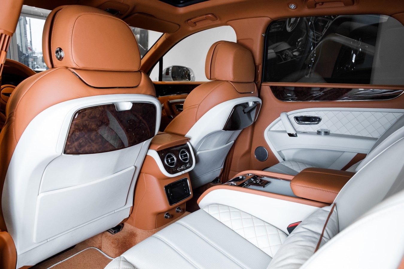 СОЗДАНО ВРУЧНУЮ В ВЕЛИКОБРИТАНИИ, ВЫБРАНО С ЛЮБОВЬЮ В РОССИИ - изображение 060218Bentley_014 на luxuryselection.ru!