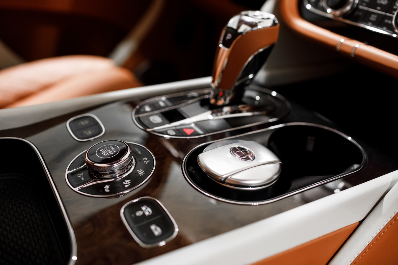 СОЗДАНО ВРУЧНУЮ В ВЕЛИКОБРИТАНИИ, ВЫБРАНО С ЛЮБОВЬЮ В РОССИИ - изображение 060218Bentley_024 на luxuryselection.ru!