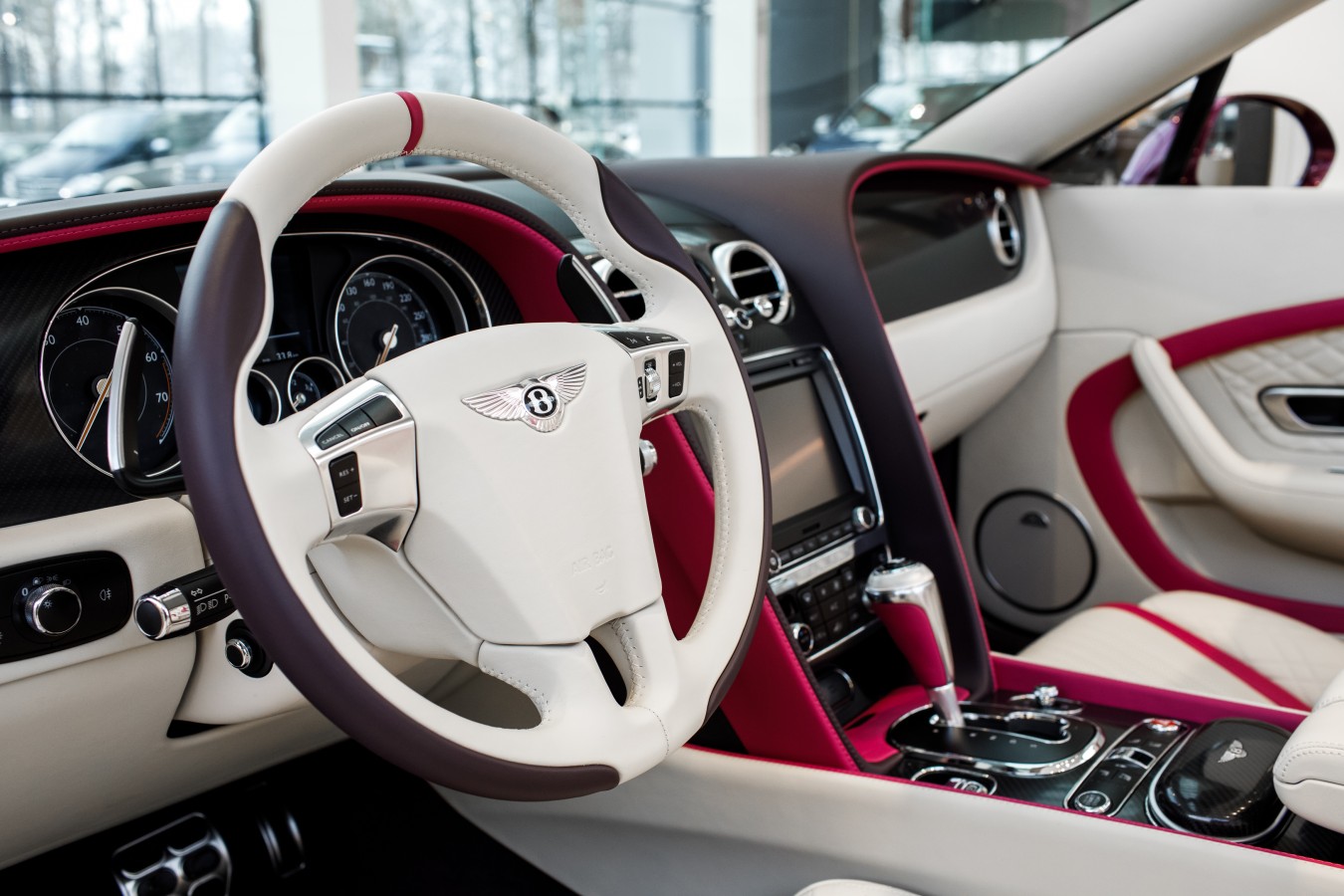 СОЗДАНО ВРУЧНУЮ В ВЕЛИКОБРИТАНИИ, ВЫБРАНО С ЛЮБОВЬЮ В РОССИИ - изображение 080218Bentley_030 на luxuryselection.ru!