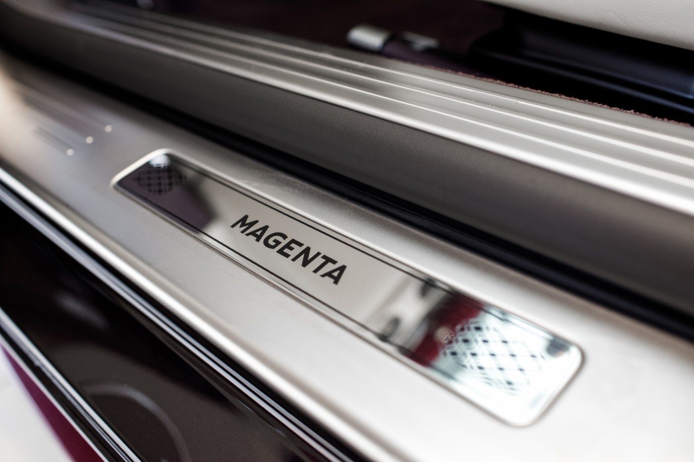 УНИКАЛЬНЫЙ BENTLEY CONTINENTAL GT V8             MAGENTA EDITION - изображение 080218Bentley_032 на luxuryselection.ru!