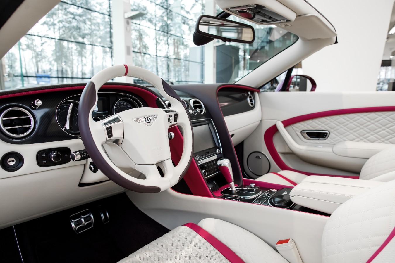 УНИКАЛЬНЫЙ BENTLEY CONTINENTAL GT V8             MAGENTA EDITION - изображение 080218Bentley_033 на luxuryselection.ru!