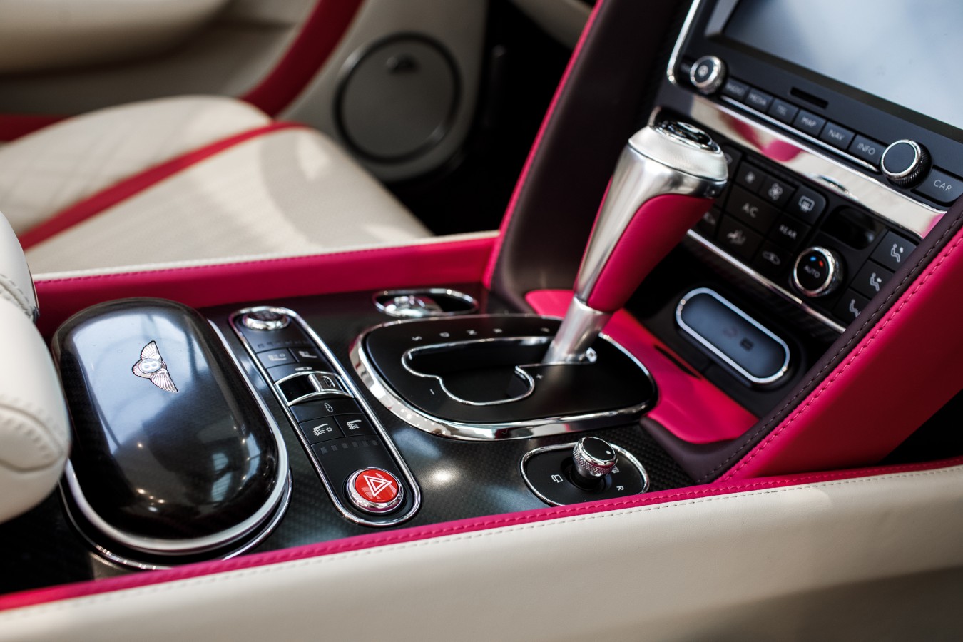 УНИКАЛЬНЫЙ BENTLEY CONTINENTAL GT V8             MAGENTA EDITION - изображение 080218Bentley_039 на luxuryselection.ru!