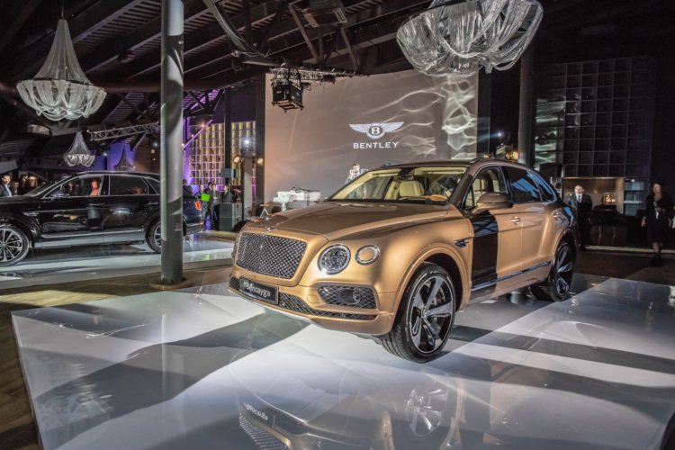 ЭКСТРАОРДИНАРНАЯ ПРЕМЬЕРА BENTLEY BENTAYGA В САНКТ-ПЕТЕРБУРГЕ - изображение 082 на luxuryselection.ru!