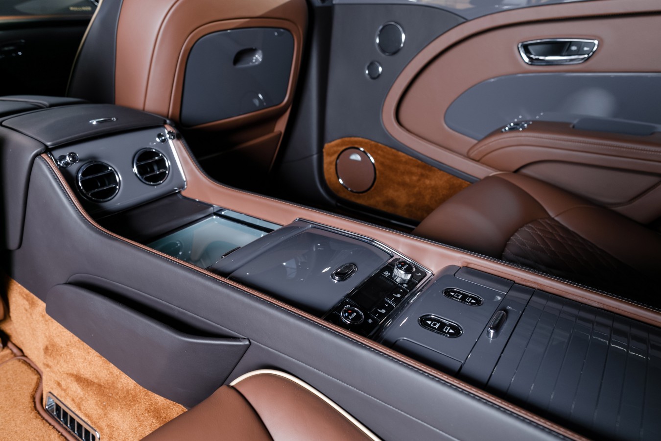 СОЗДАНО ВРУЧНУЮ В ВЕЛИКОБРИТАНИИ, ВЫБРАНО С ЛЮБОВЬЮ В РОССИИ - изображение 091117Bentley_010 на luxuryselection.ru!