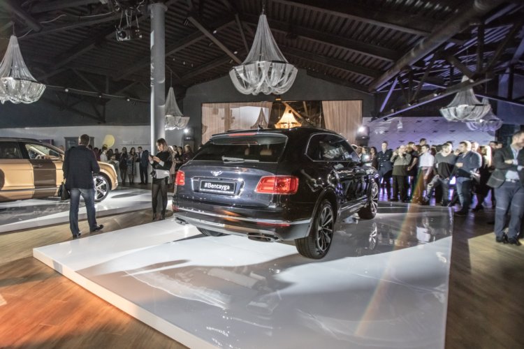 ЭКСТРАОРДИНАРНАЯ ПРЕМЬЕРА BENTLEY BENTAYGA В САНКТ-ПЕТЕРБУРГЕ - изображение 092 на luxuryselection.ru!