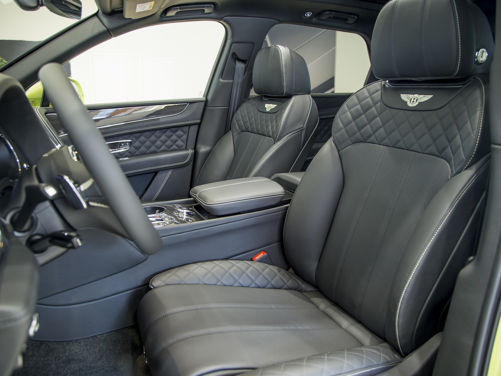 Bentley Bentayga: финальная коллекция 2020 - изображение 11-2 на luxuryselection.ru!