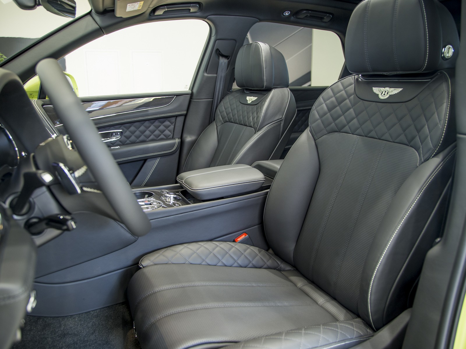 Bentley Bentayga: финальная коллекция 2020 - изображение 11-3 на luxuryselection.ru!