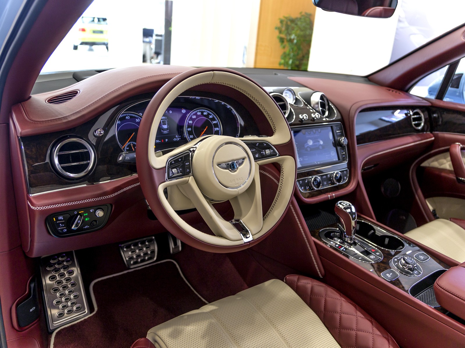 Bentley Bentayga: финальная коллекция 2020 - изображение 12-1-2 на luxuryselection.ru!