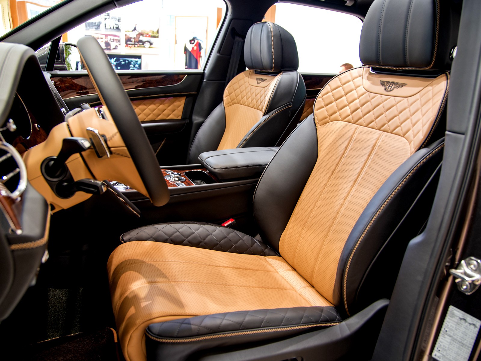 Bentley Bentayga: финальная коллекция 2020 - изображение 12-2 на luxuryselection.ru!