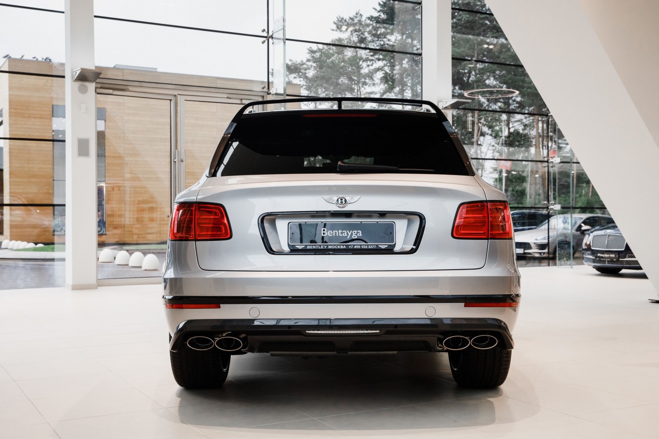 BENTLEY BENTAYGA SILVER FROST C ВЫГОДОЙ ДО 3 500 000 РУБЛЕЙ - изображение 190718Bentley_3_006-1 на luxuryselection.ru!