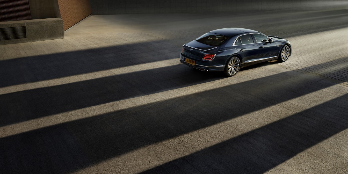 Flying Spur W12 - изображение 2019_Bentley_631_Emotive_A_M03_rgb_small1 на luxuryselection.ru!