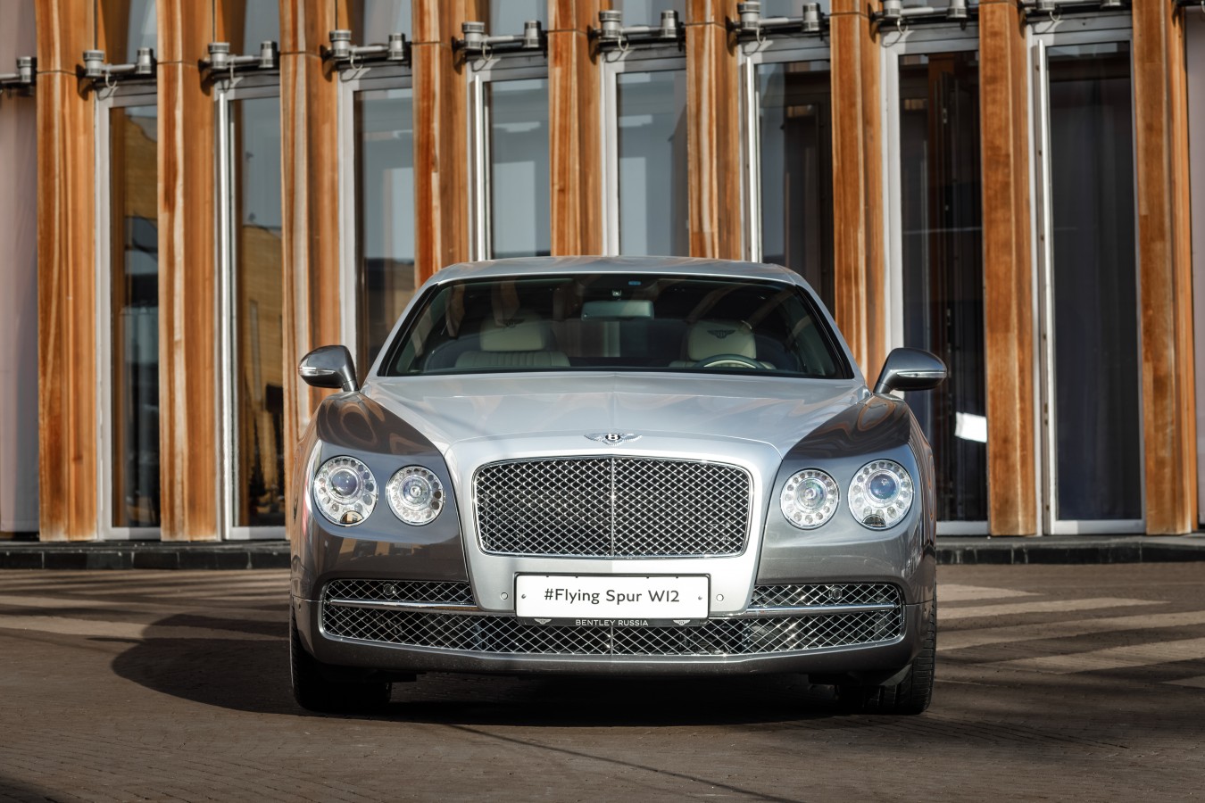 ВАШ НОВЫЙ BENTLEY FLYING SPUR К НОВОМУ ГОДУ! - изображение 240218Bentley_001 на luxuryselection.ru!