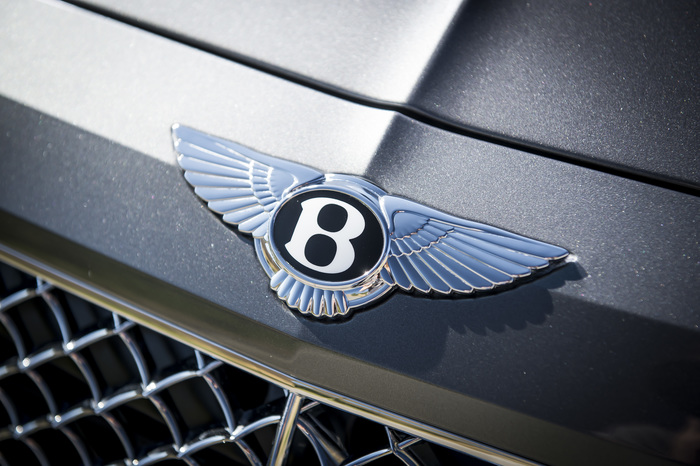 ПЕРВЫЙ ВНЕДОРОЖНИК BENTLEY BENTAYGA УЖЕ В САЛОНАХ - изображение 28 на luxuryselection.ru!