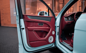 BENTLEY BENTAYGA V8 AZURE GLACIER BLUE - изображение 4-8-e1760973830214-300x186 на luxuryselection.ru!
