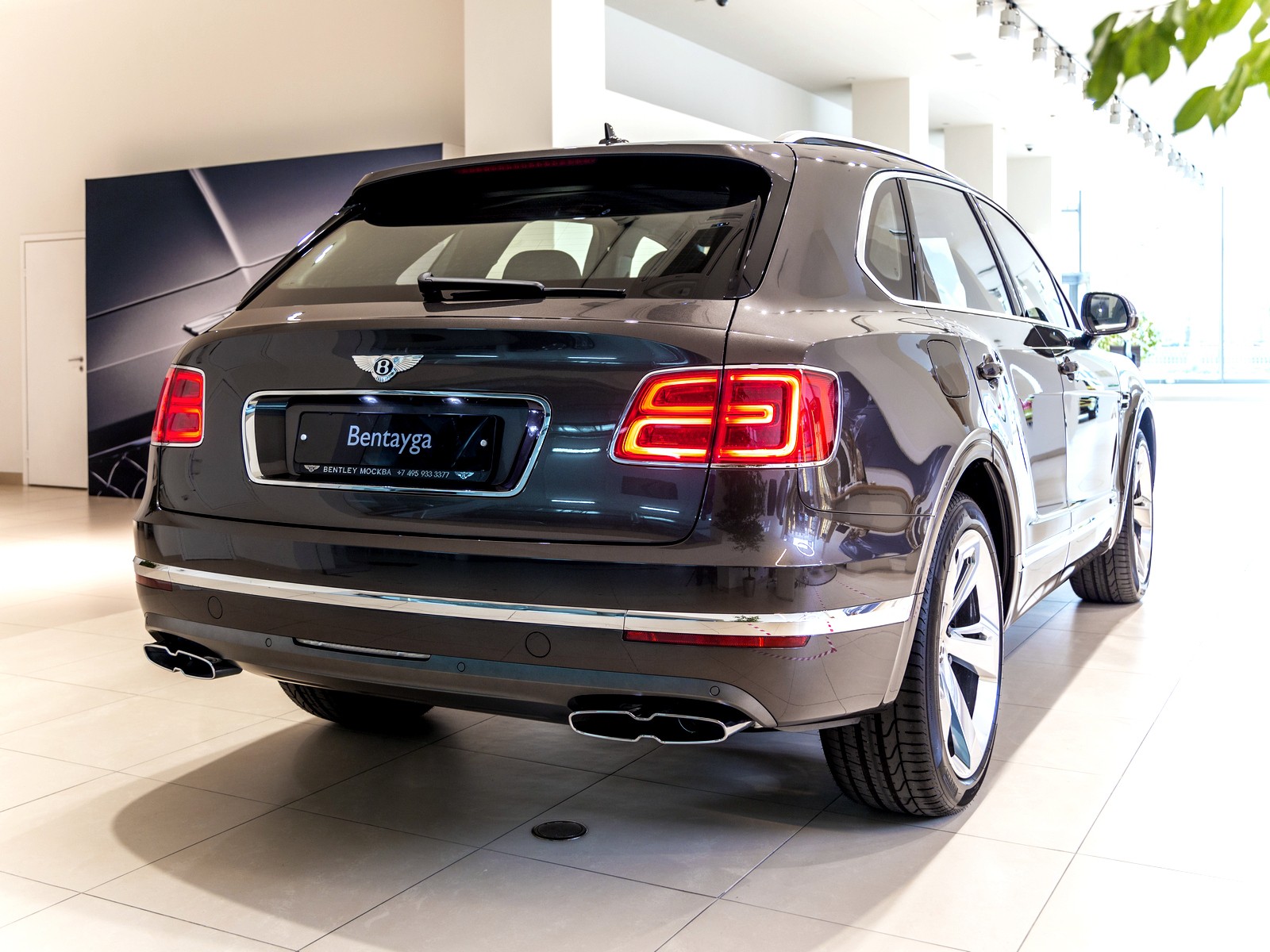 Bentley Bentayga: финальная коллекция 2020 - изображение 4-8 на luxuryselection.ru!