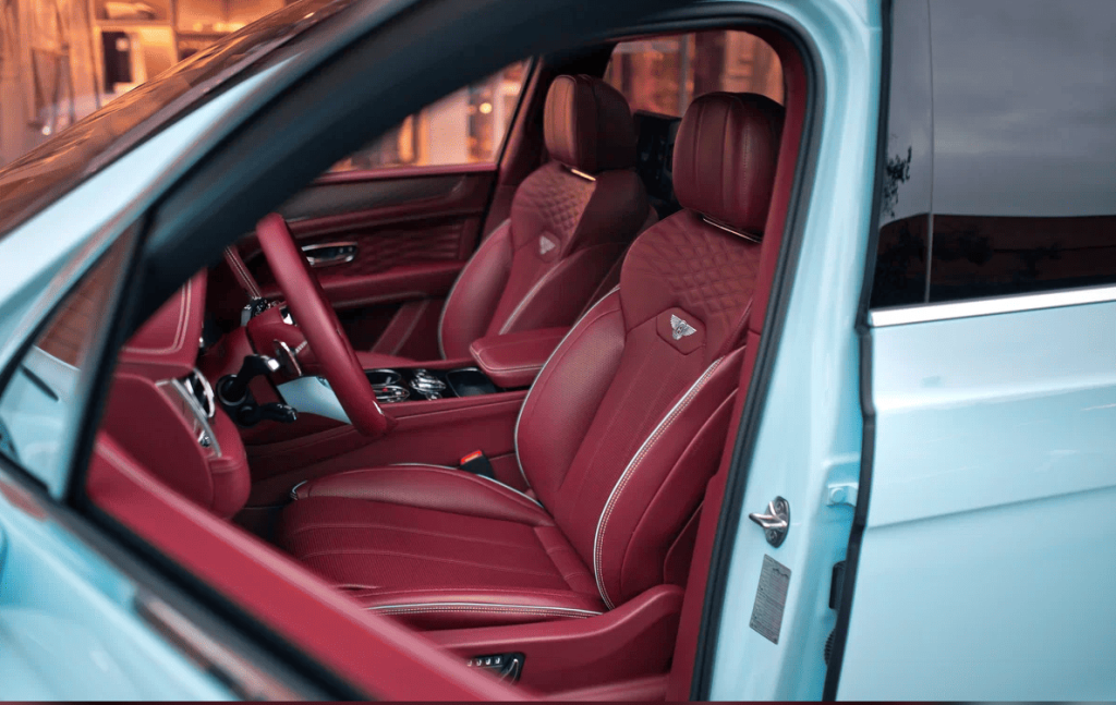 BENTLEY BENTAYGA V8 AZURE GLACIER BLUE - изображение 6-2-e1760973867653-1024x647 на luxuryselection.ru!