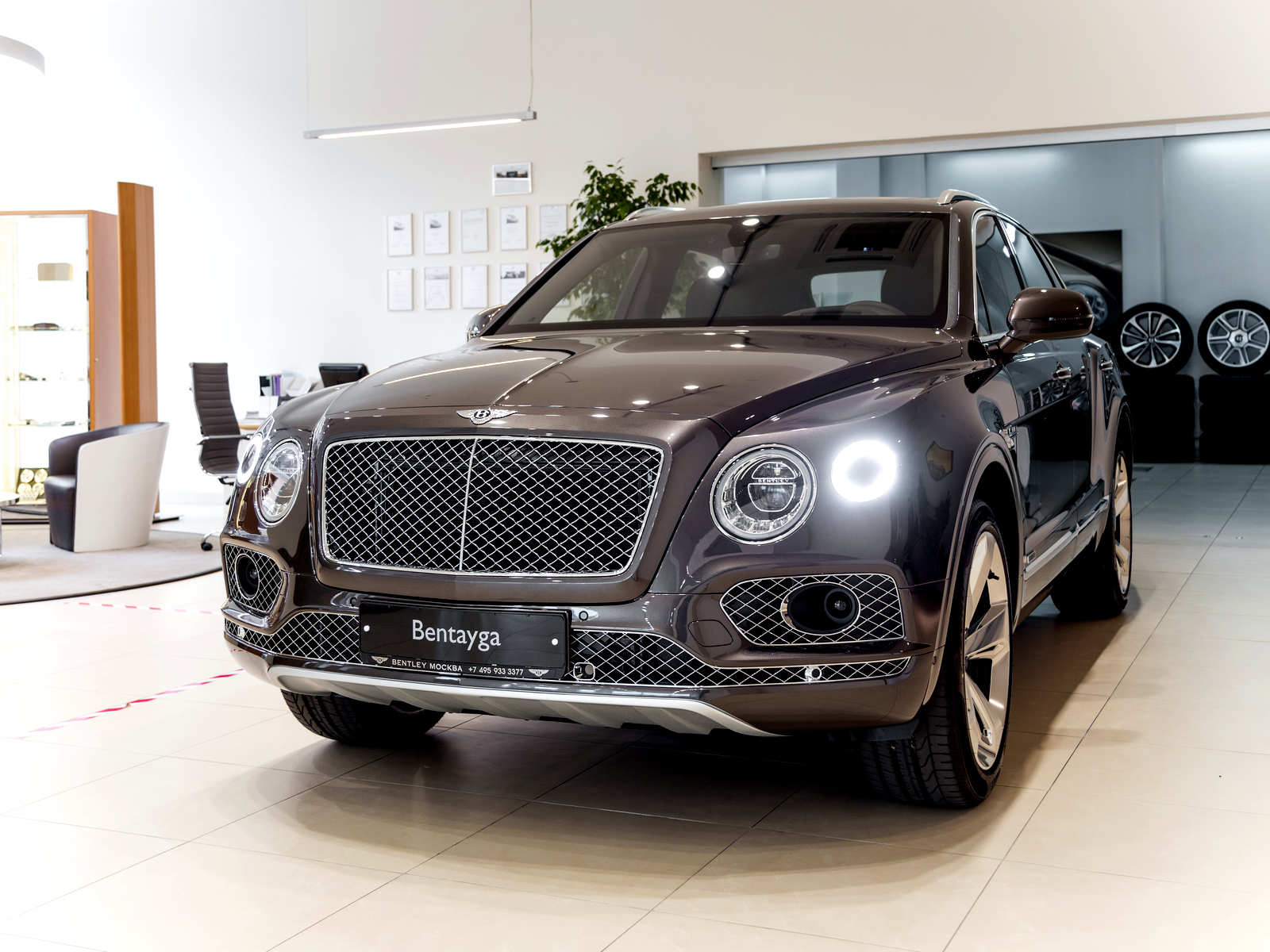 Bentley Bentayga: финальная коллекция 2020 - изображение 8-4 на luxuryselection.ru!