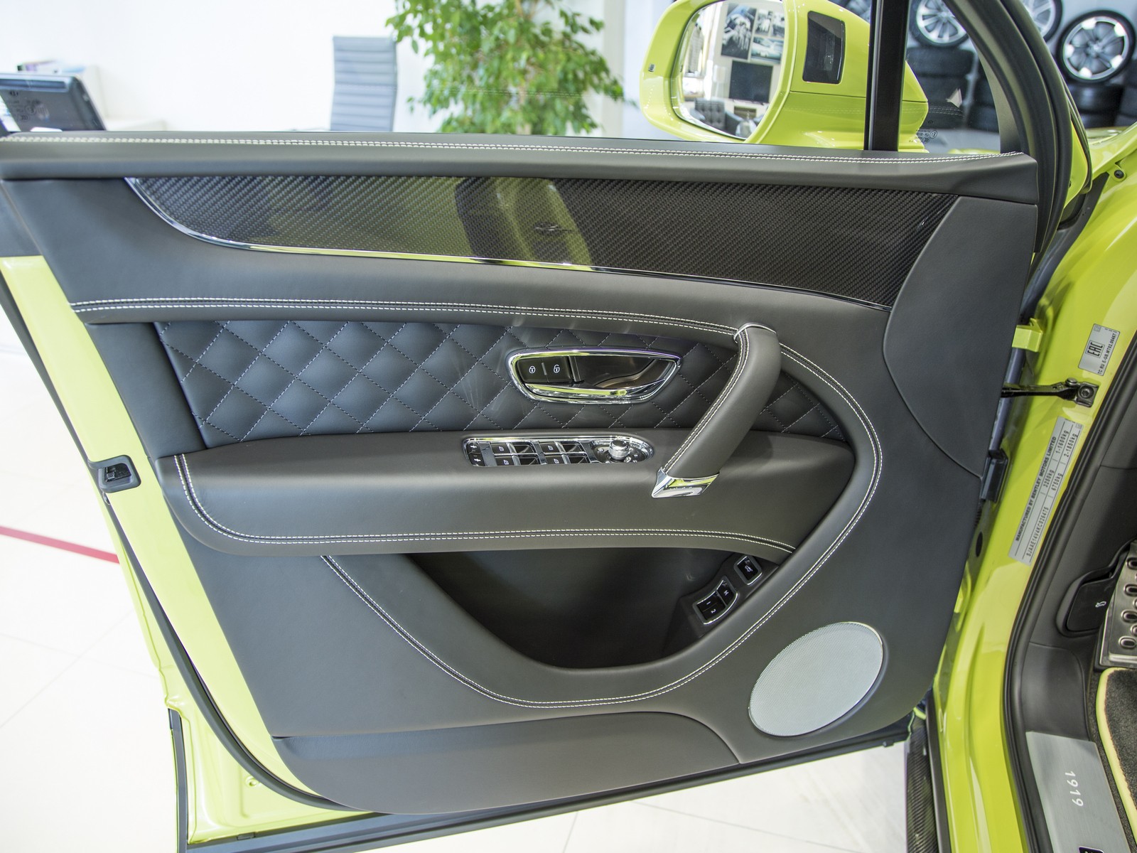 Bentley Bentayga: финальная коллекция 2020 - изображение 9-1-3 на luxuryselection.ru!