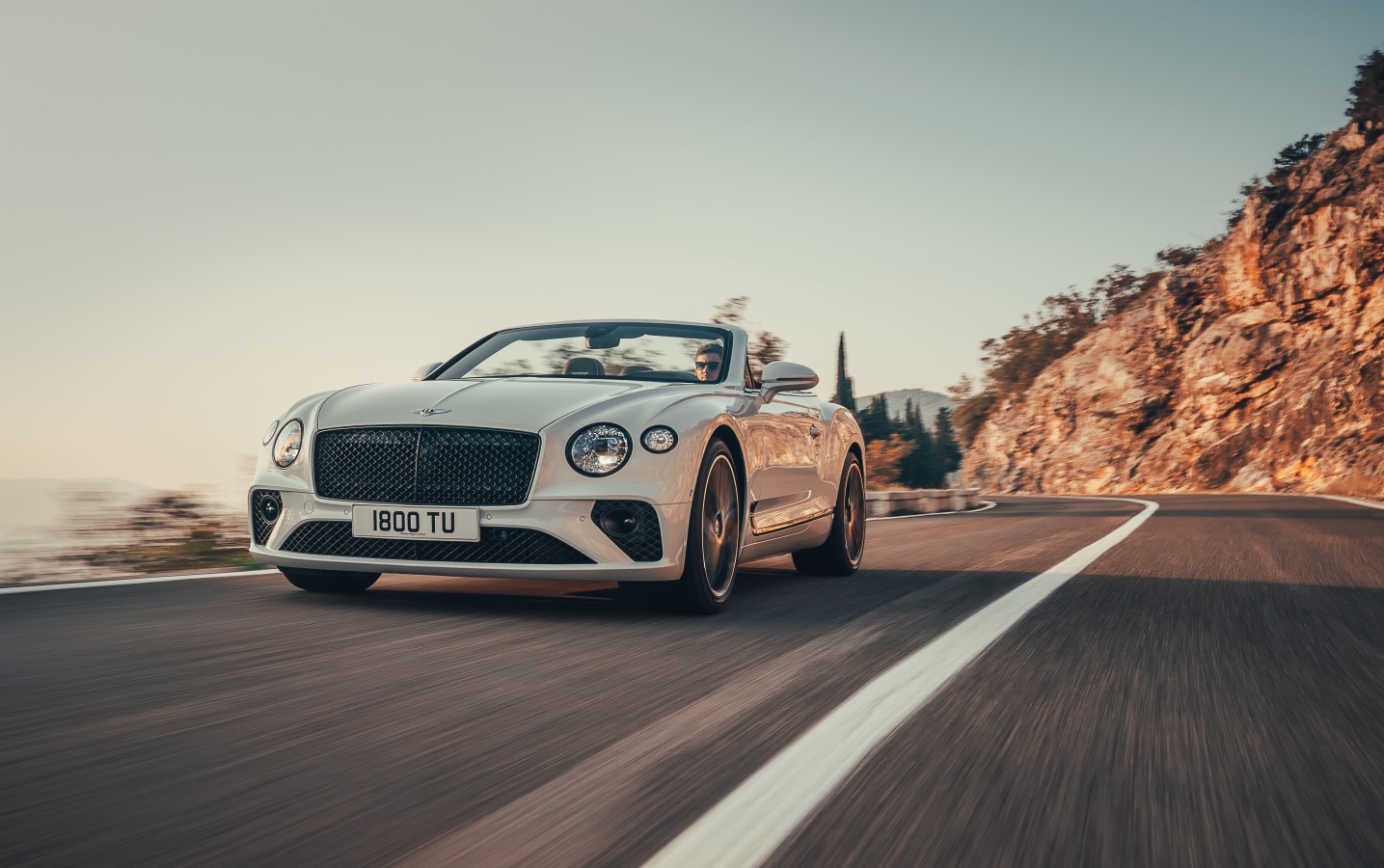 НОВЫЙ КАБРИОЛЕТ BENTLEY CONTINENTAL GTC - изображение Bentley-Continental-GT-Convertible-4 на luxuryselection.ru!