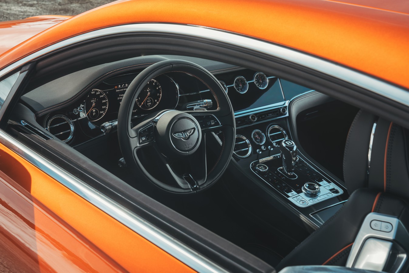 НОВЫЙ BENTLEY CONTINENTAL GT – УЖЕ В ШОУ-РУМАХ - изображение Bentley-Continental-GT-Orange-Flame-37 на luxuryselection.ru!