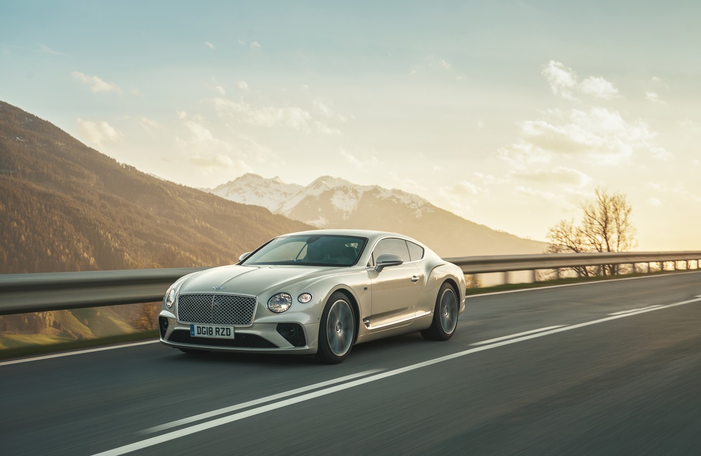 НОВЫЙ BENTLEY CONTINENTAL GT – УЖЕ В ШОУ-РУМАХ - изображение Bentley-Continental-GT-White-Sand-5 на luxuryselection.ru!