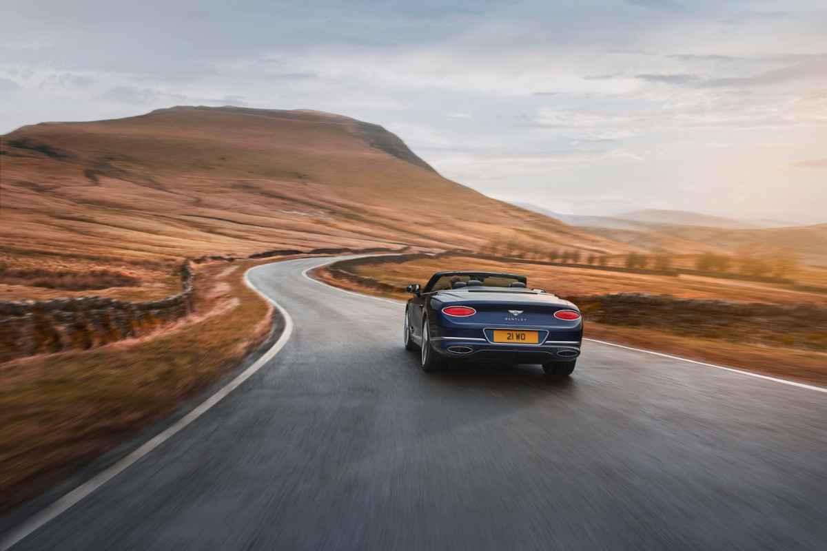 Continental GTC Speed - изображение Continental-GT-Speed-Convertible-Rear-7-8-Dynmaic на luxuryselection.ru!