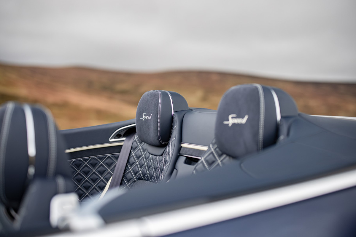 Continental GTC Speed - изображение Continental-GT-Speed-Convertible-Speed-Rear-Interior на luxuryselection.ru!