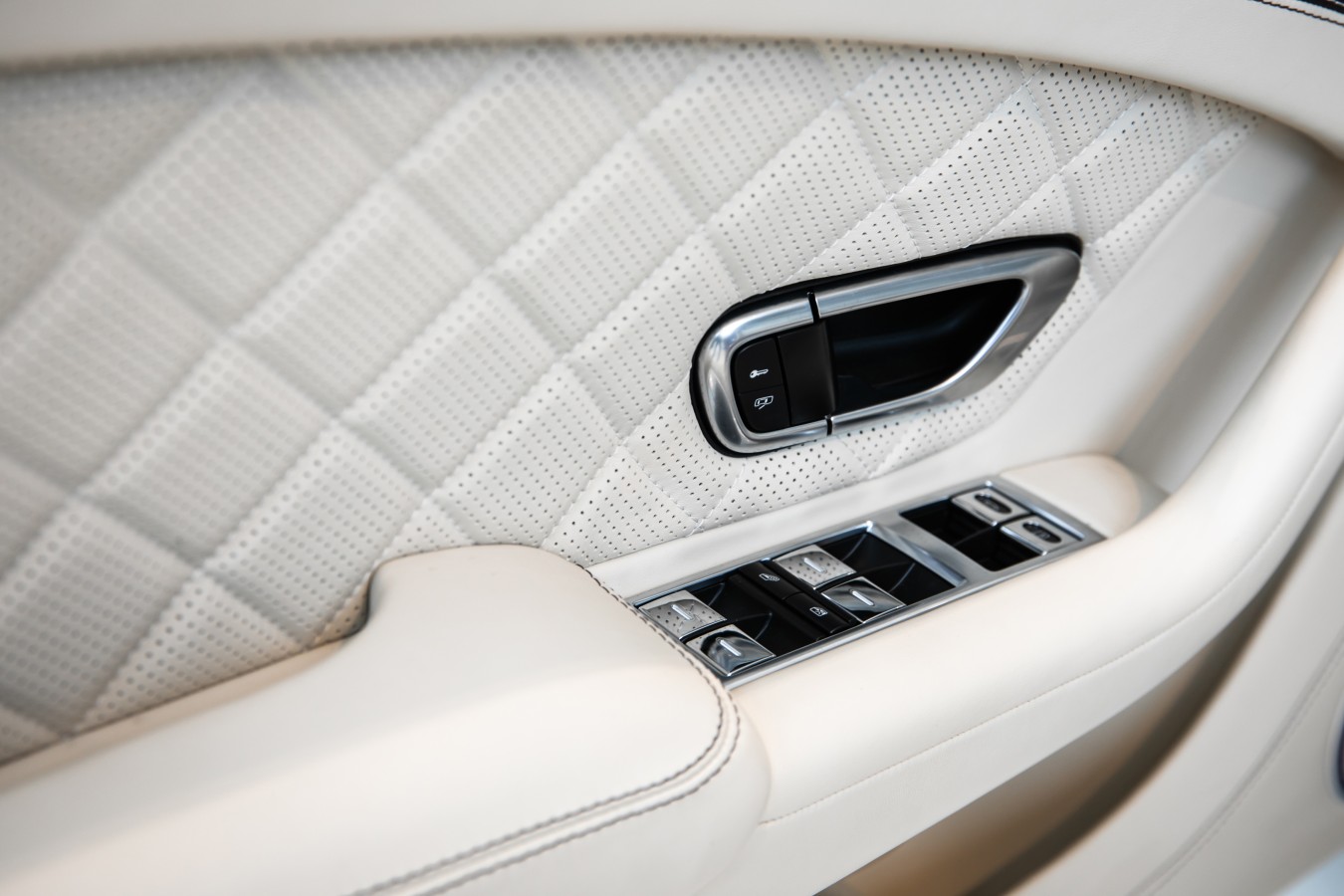 LADY`S COLLECTION SPB - изображение Continental-GT_004 на luxuryselection.ru!