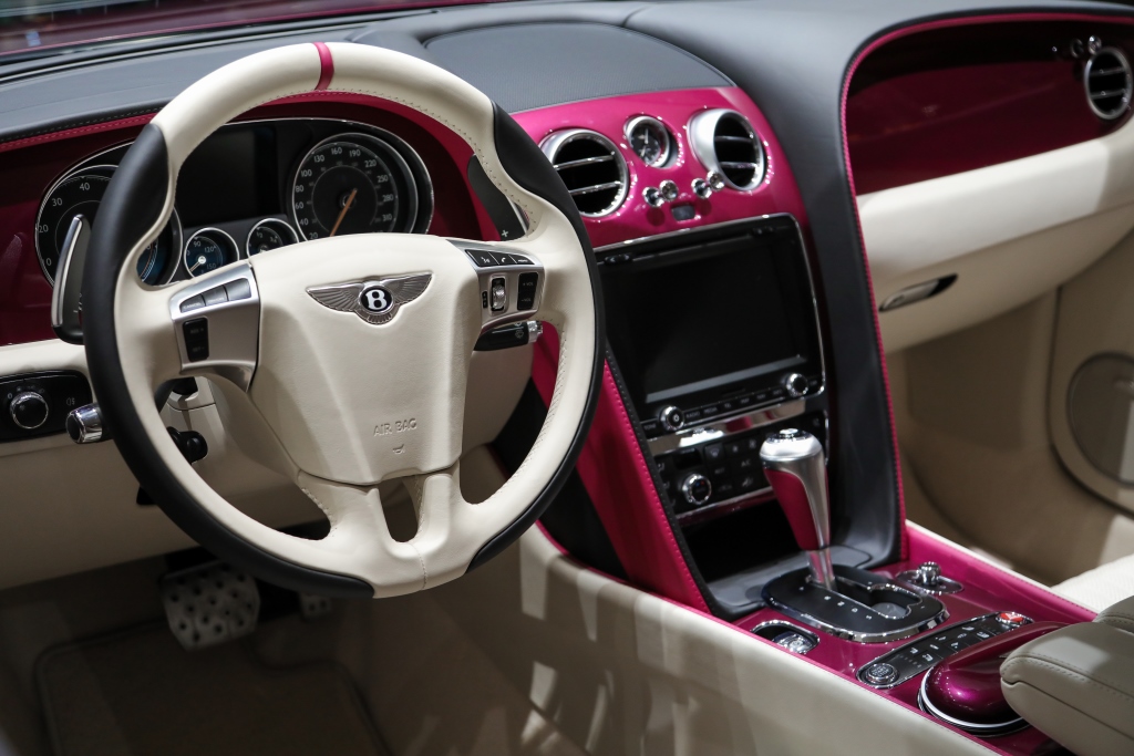 УНИКАЛЬНЫЙ BENTLEY CONTINENTAL GT V8             MAGENTA EDITION - изображение IMG-050 на luxuryselection.ru!