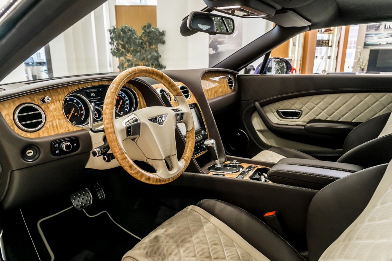 Линейка автомобилей с пробегом в Bentley Cанкт-Петербург - изображение IMG_0823 на luxuryselection.ru!