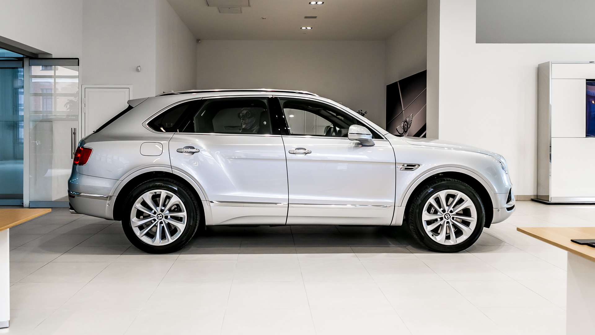 Линейка автомобилей с пробегом в Bentley Cанкт-Петербург - изображение IMG_3610 на luxuryselection.ru!