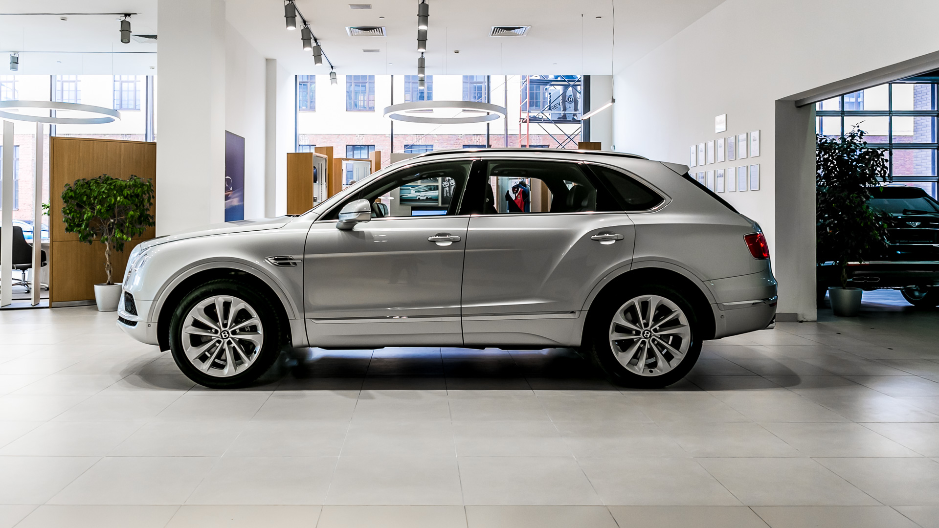 Линейка автомобилей с пробегом в Bentley Cанкт-Петербург - изображение IMG_3617 на luxuryselection.ru!