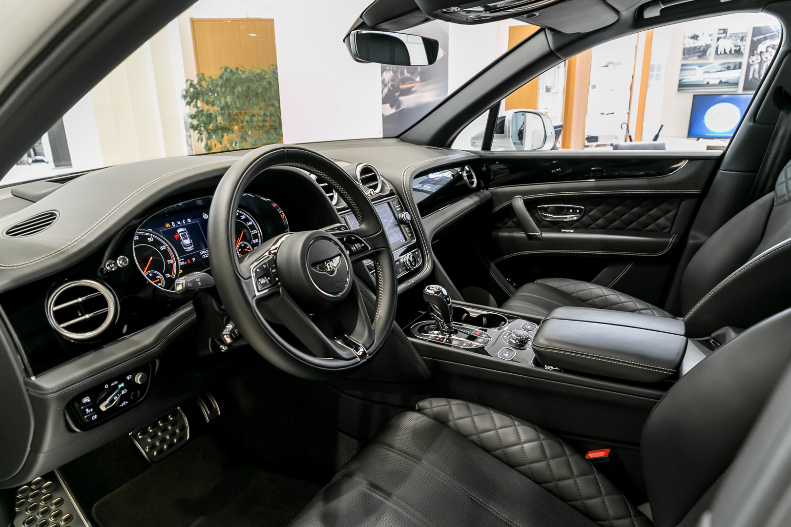 Линейка автомобилей с пробегом в Bentley Cанкт-Петербург - изображение IMG_3621 на luxuryselection.ru!