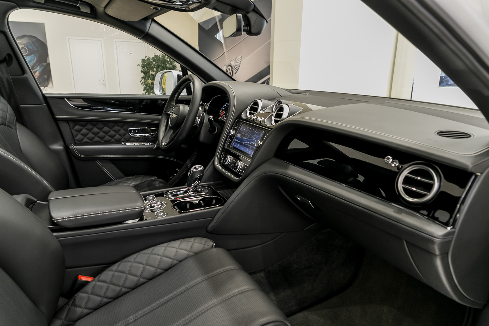 Линейка автомобилей с пробегом в Bentley Cанкт-Петербург - изображение IMG_3623 на luxuryselection.ru!