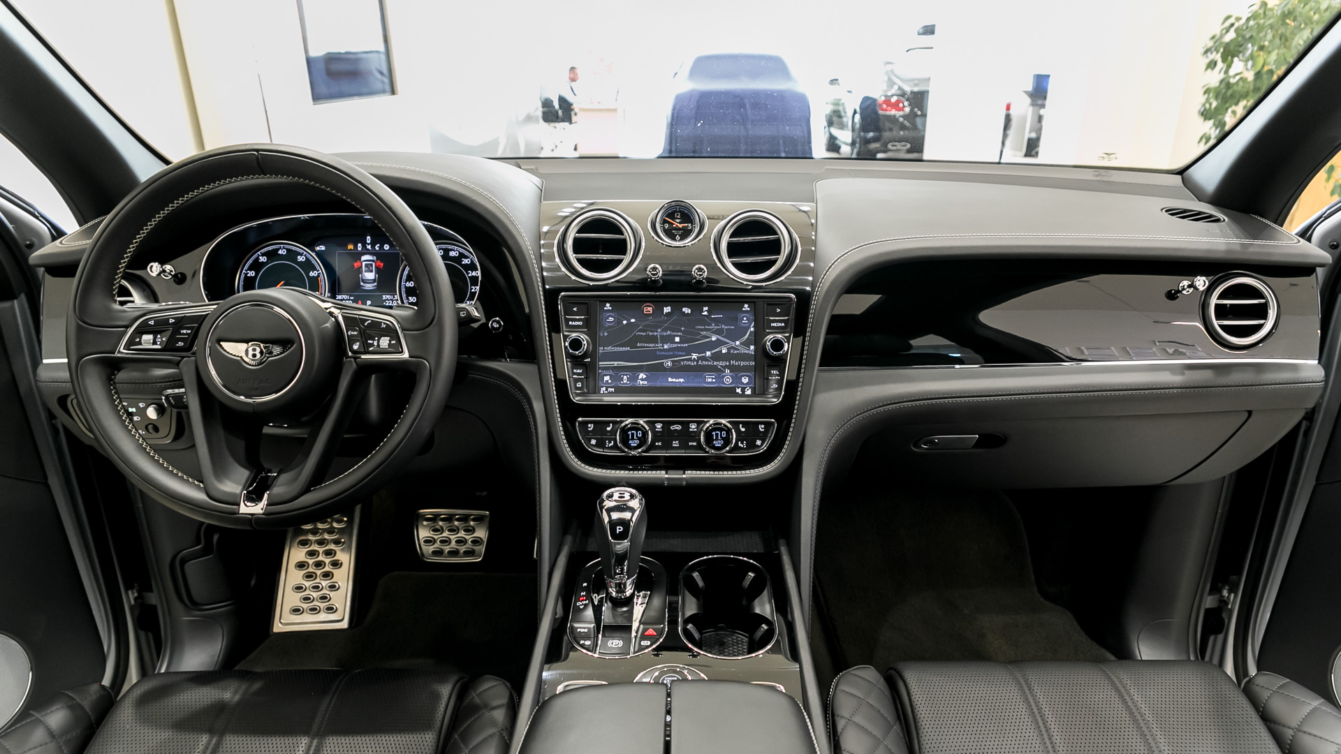 Линейка автомобилей с пробегом в Bentley Cанкт-Петербург - изображение IMG_3625 на luxuryselection.ru!