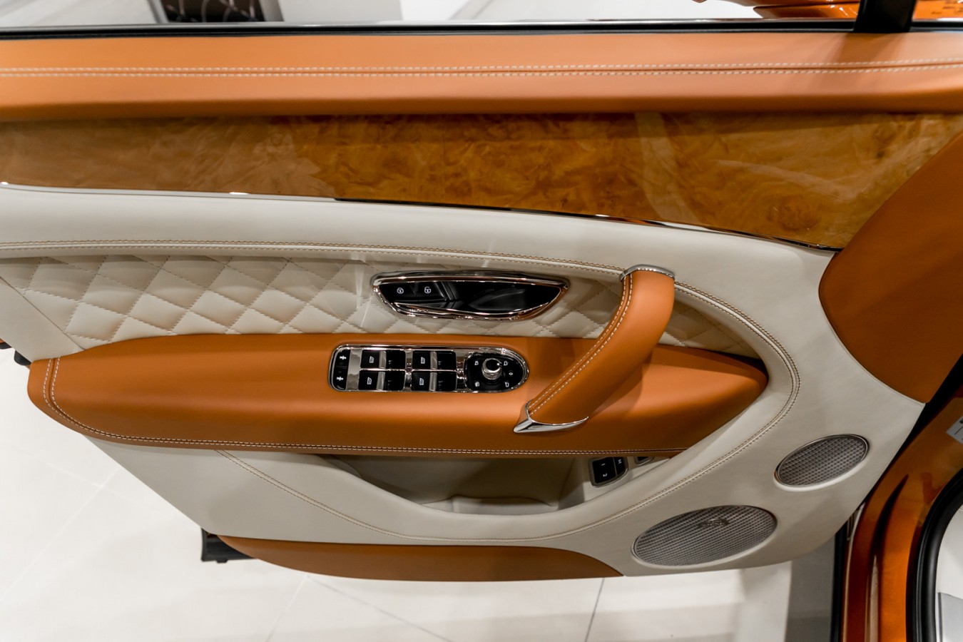 Линейка автомобилей с пробегом в Bentley Cанкт-Петербург - изображение IMG_4300 на luxuryselection.ru!