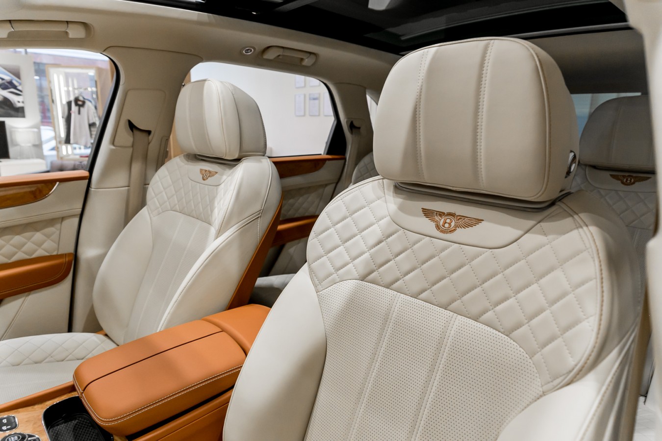 Линейка автомобилей с пробегом в Bentley Cанкт-Петербург - изображение IMG_4302 на luxuryselection.ru!