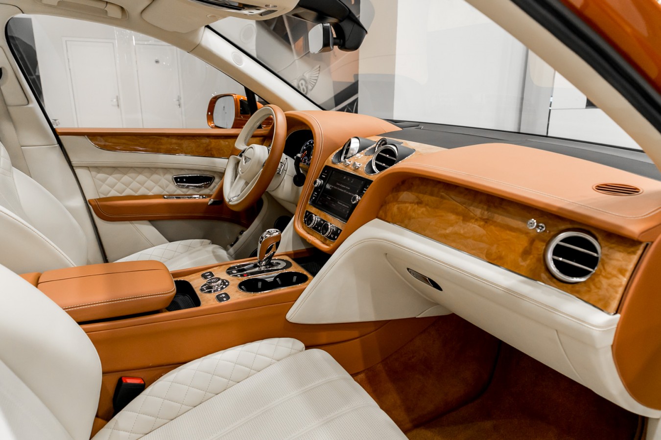 Линейка автомобилей с пробегом в Bentley Cанкт-Петербург - изображение IMG_4303 на luxuryselection.ru!