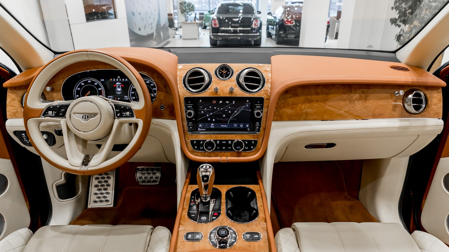 Линейка автомобилей с пробегом в Bentley Cанкт-Петербург - изображение IMG_4304 на luxuryselection.ru!