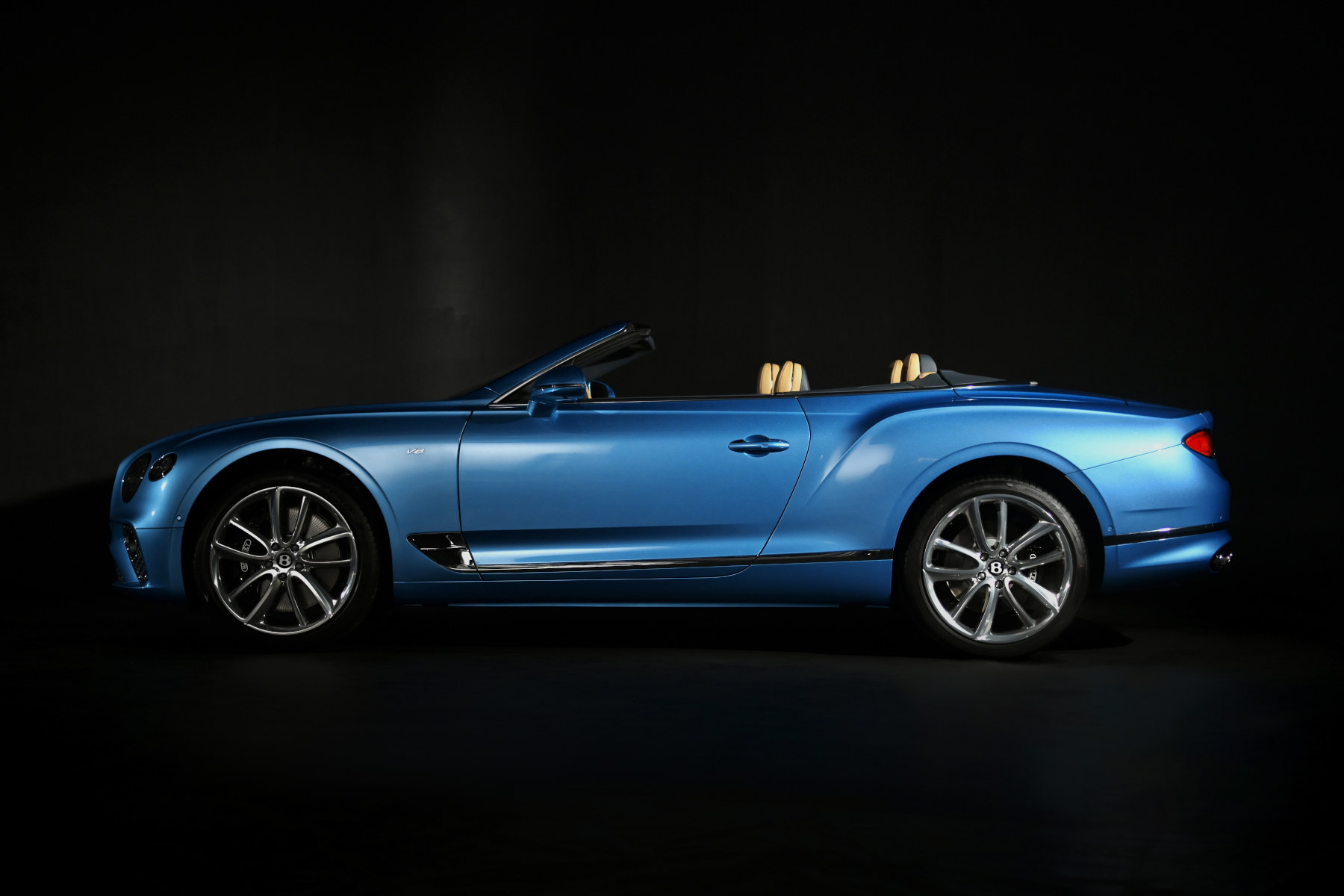 Кабриолет Bentley Continental GTC уже в шоуруме «Bentley Санкт-Петербург» - изображение IMG_4354_1 на luxuryselection.ru!