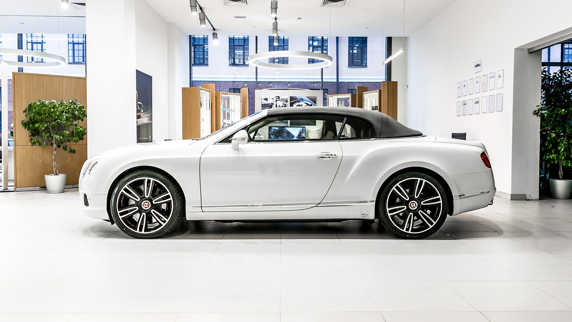 Линейка автомобилей с пробегом в Bentley Cанкт-Петербург - изображение IMG_4417 на luxuryselection.ru!