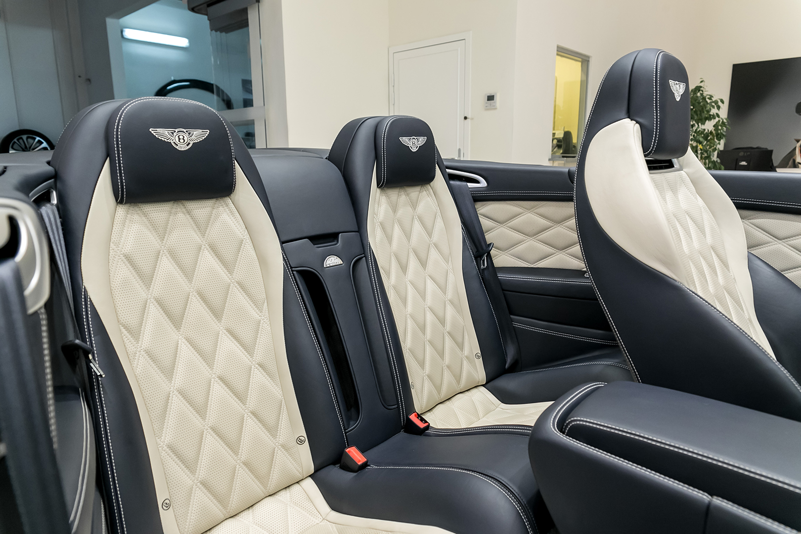 Линейка автомобилей с пробегом в Bentley Cанкт-Петербург - изображение IMG_4426 на luxuryselection.ru!