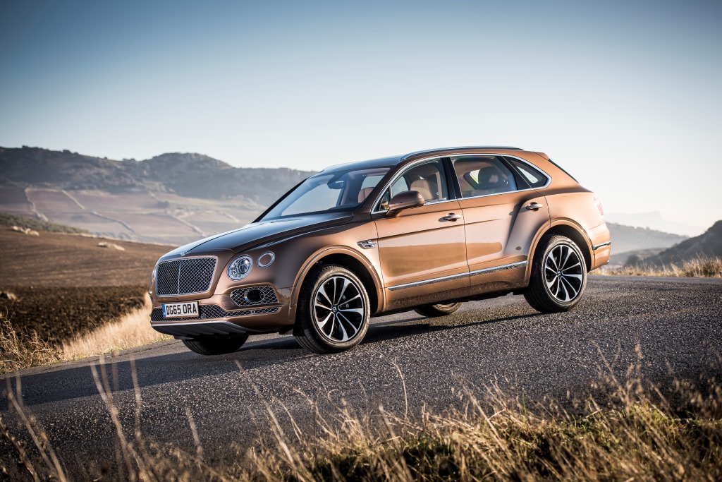 САМЫЙ БЫСТРЫЙ ВНЕДОРОЖНИК В МИРЕ - BENTLEY BENTAYGA - изображение JL841425 на luxuryselection.ru!