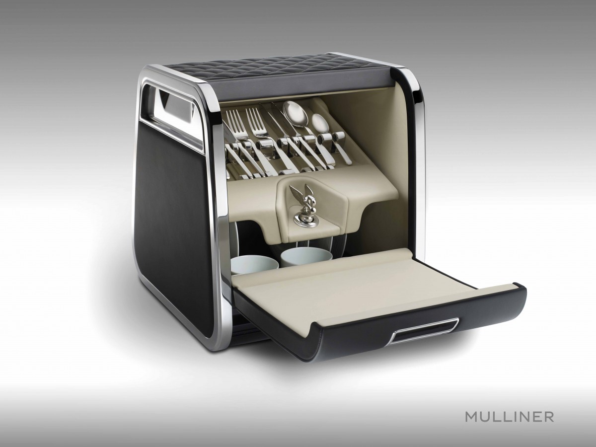 КОМПЛЕКТ ДЛЯ ПИКНИКА LINLEY HAMPER ОТ MULLINER - изображение MULLINER-Hamper-Linley-Crockery-Cutlery на luxuryselection.ru!