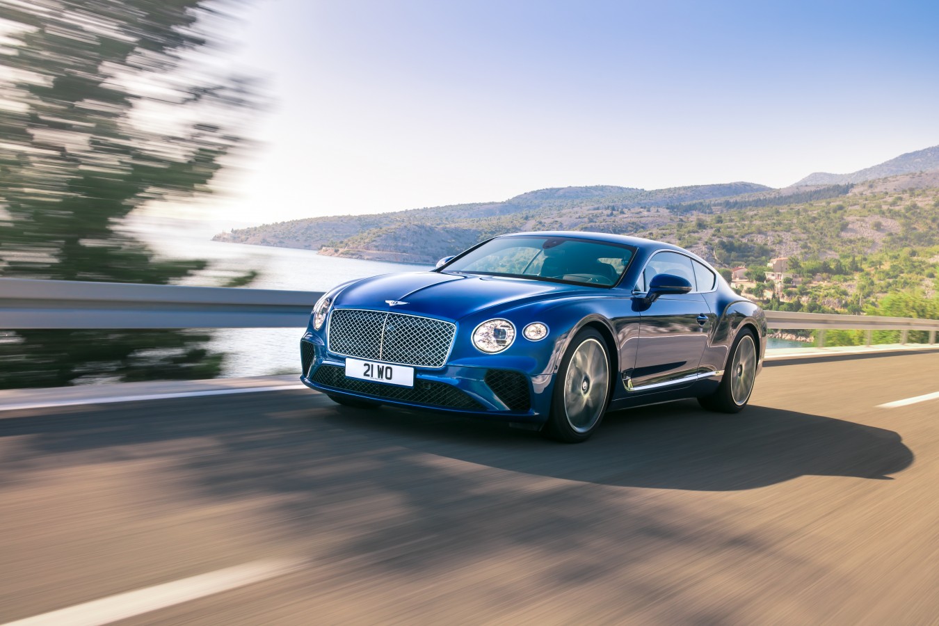 АБСОЛЮТНО НОВЫЙ BENTLEY CONTINENTAL GT В ШОУ-РУМЕ BENTLEY МОСКВА - изображение New-Continental-GT-1 на luxuryselection.ru!